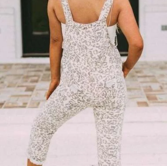 Style Rack Leopard Cropped Overalls Medium - Picture 1 of 9